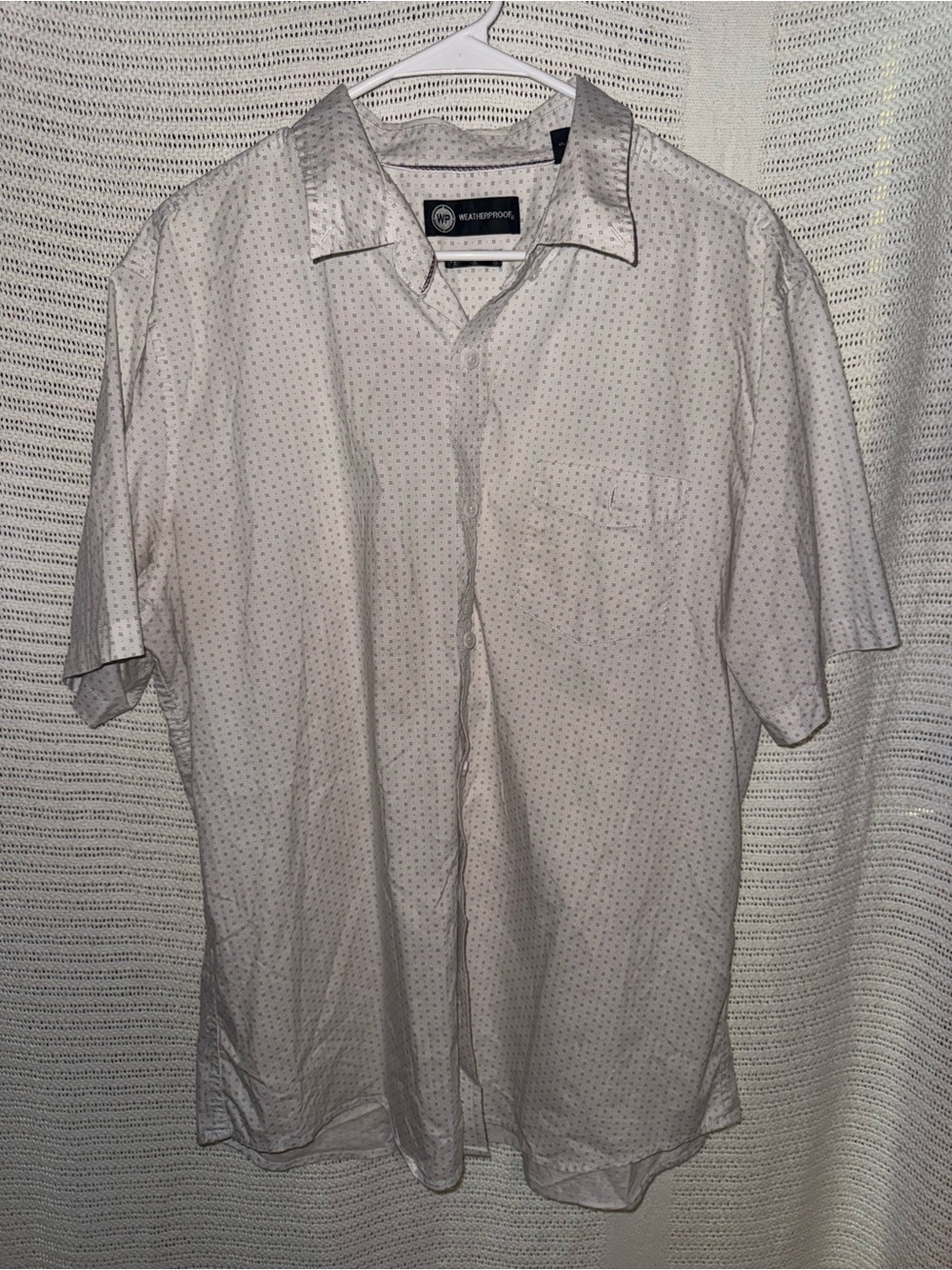 Weatherproof Men’s Short Sleeve Button-Down Shirt in Light Gray with Micro Dot